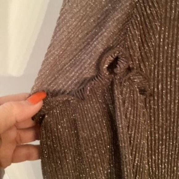 Gimmicks by BKE Buckle Sheer Ribbed Top Sz XS Oversized Bell Sleeve - Picture 3 of 6